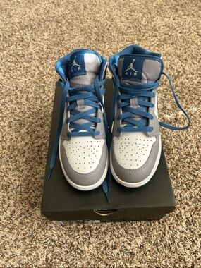 Air Jordan 1 Mid ‘Cement True Blue’